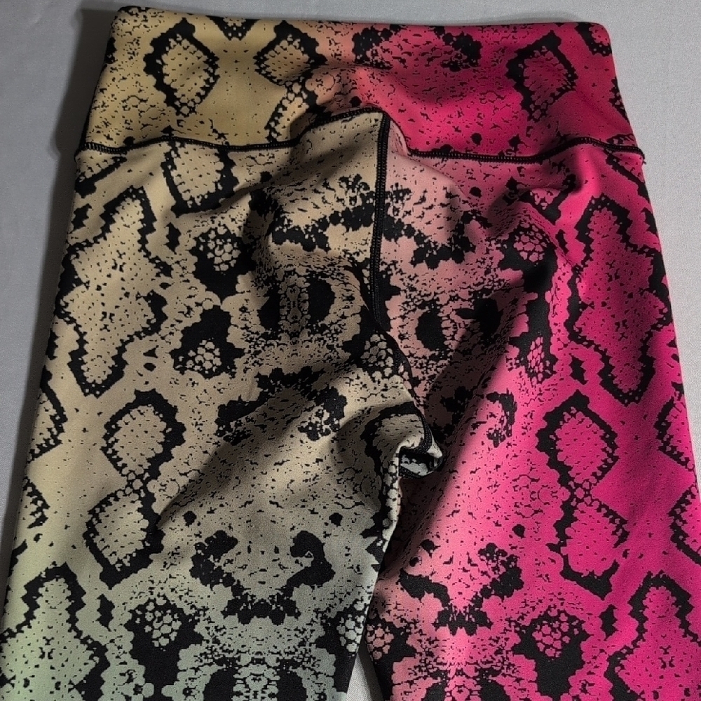 Yelete Multicolor Patterned Leggings Size Small - Picture 4 of 6
